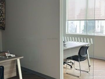 ALQUILO IMPECABLE OFICINA EN CENTRO EMPRESARIAL