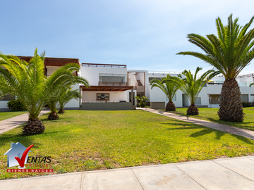 HERMOSA CASA DE PLAYA VISTA A PARQUE CON TERRAZA, PARRILLA Y PISCINA. EN 7MA FILA, MODERNA DE 2 PLANTAS VISTA A LA ÁREA DE JUEGOS Y PISCINA