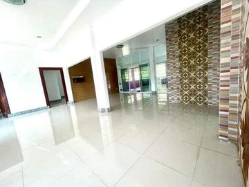 Bighouses big land for sale in Sansai District, Chiang Mai