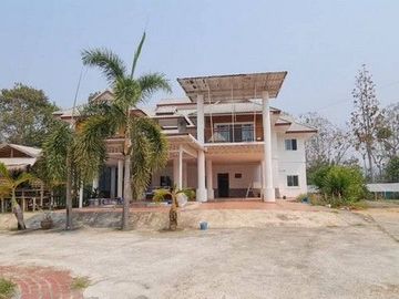 Bighouses big land for sale in Sansai District, Chiang Mai