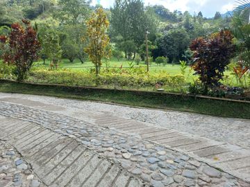 Te vendo esta extensa y hermosa finca muy bien ubicada en una excelente vereda de Barbosa.