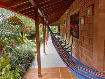 Te vendo esta extensa y hermosa finca muy bien ubicada en una excelente vereda de Barbosa.