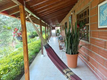 Te vendo esta extensa y hermosa finca muy bien ubicada en una excelente vereda de Barbosa.