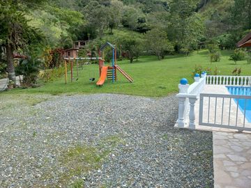 Te vendo esta extensa y hermosa finca muy bien ubicada en una excelente vereda de Barbosa.