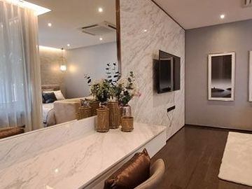 For Sale 5 bedrooms Biburi Village Srinakarin