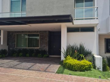 CASA EN VENTA EN JACARANDAS, TRES MARIAS