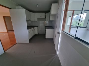 Lindo Dpto Impecable en Condominio en Av Buena Vista Chacarilla - San Borja