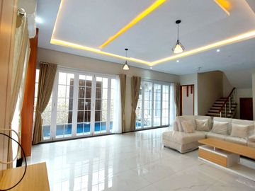 Rumah Baru dengan Kolam Renang Dalam Perumahan dekat Jalan Kaliurang