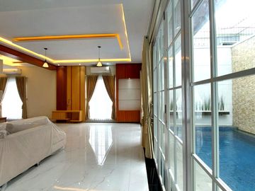 Rumah Baru dengan Kolam Renang Dalam Perumahan dekat Jalan Kaliurang