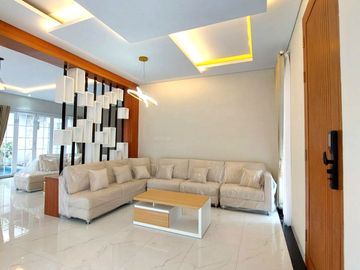 Rumah Baru dengan Kolam Renang Dalam Perumahan dekat Jalan Kaliurang
