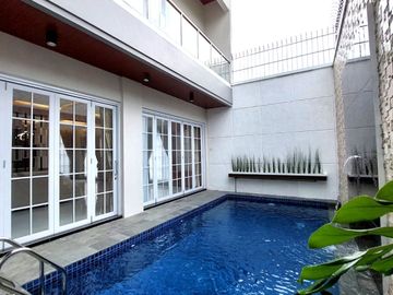 Rumah Baru dengan Kolam Renang Dalam Perumahan dekat Jalan Kaliurang
