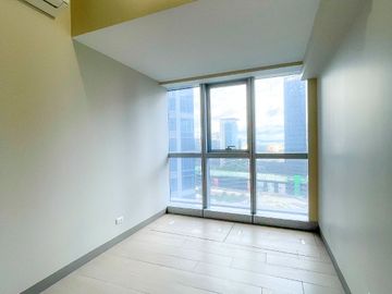Uptown Parksuites 3 Bedroom Unit For Sale