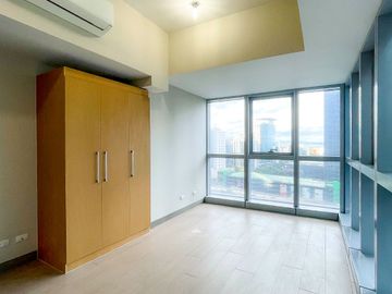 Uptown Parksuites 3 Bedroom Unit For Sale