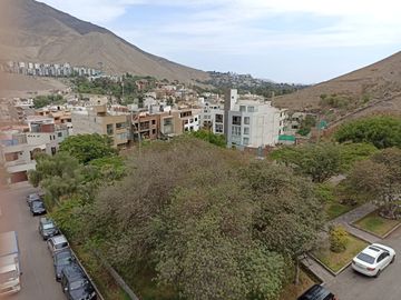 Lindo triplex frente a parque en Urb. Alamos de Monterrico.