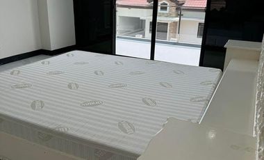 Luxurious 8 Bedroom Townhouse For Sale in Multinational Village, Parañaque City!