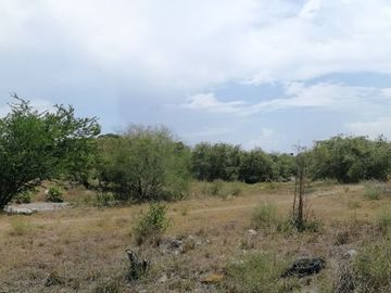 SE VENDE TERRENO