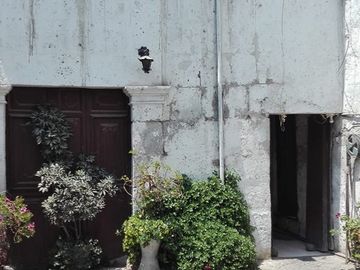 VENTA DE CASA EN PUENTE GRAU CDRA 1.. AREQUIPA.