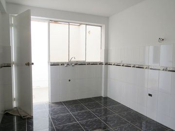 DEPARTAMENTO 1ER PISO DUPLEX EN VENTA 122 M2 URB REMANSO DE STA CLARA - ATE