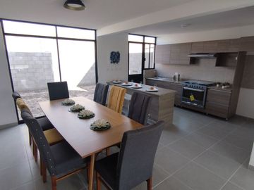 Casa en Privada en Villa de Pozos con amenidades, cerca de CARR 57