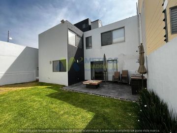 CASA en VENTA en TRES MARIAS en FRACC. PRIVADO JACARANDAS