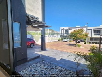 CASA en VENTA en TRES MARIAS en FRACC. PRIVADO JACARANDAS