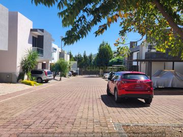 CASA en VENTA en TRES MARIAS en FRACC. PRIVADO JACARANDAS