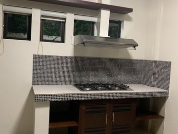 3storey House for lease with 7br