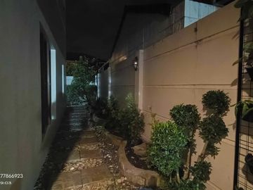 3storey House for lease with 7br