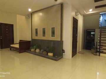 3storey House for lease with 7br