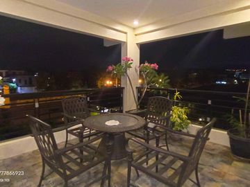 3storey House for lease with 7br