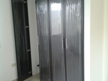 VENTA DE 1 VILLA EN EL CONDADO VICOLINCI URBANIZACION PRIVADA CLUB SOCIAL , POR ESTRENAR AVE PRINCIPAL. SEGURIDAD 24/7