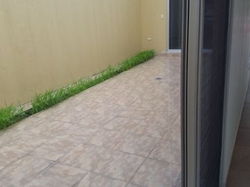 VENTA DE 1 VILLA EN EL CONDADO VICOLINCI URBANIZACION PRIVADA CLUB SOCIAL , POR ESTRENAR AVE PRINCIPAL. SEGURIDAD 24/7