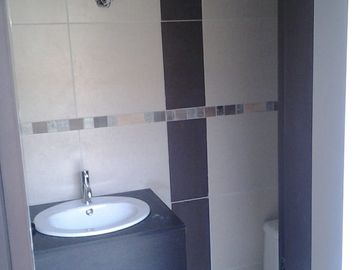 VENTA DE 1 VILLA EN EL CONDADO VICOLINCI URBANIZACION PRIVADA CLUB SOCIAL , POR ESTRENAR AVE PRINCIPAL. SEGURIDAD 24/7