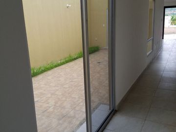 VENTA DE 1 VILLA EN EL CONDADO VICOLINCI URBANIZACION PRIVADA CLUB SOCIAL , POR ESTRENAR AVE PRINCIPAL. SEGURIDAD 24/7