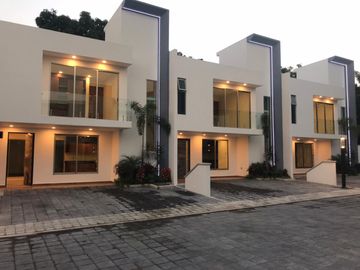Casa de lujo de 3 recamaras 141 m2 de construcción, alberca, en el  centro de Jiutepec, Mor.