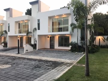 Casa de lujo de 3 recamaras 141 m2 de construcción, alberca, en el  centro de Jiutepec, Mor.