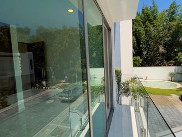 Casa de lujo de 3 recamaras 141 m2 de construcción, alberca, en el  centro de Jiutepec, Mor.