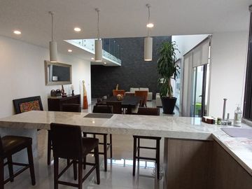CASA DE AUTOR EN VENTA CUMBRES DEL LAGO JURIQUILLA ESPECTACULAR
