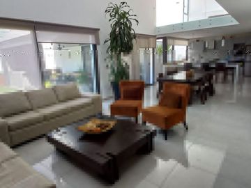 CASA DE AUTOR EN VENTA CUMBRES DEL LAGO JURIQUILLA ESPECTACULAR
