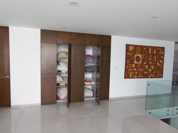 CASA DE AUTOR EN VENTA CUMBRES DEL LAGO JURIQUILLA ESPECTACULAR