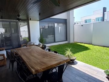 CASA DE AUTOR EN VENTA CUMBRES DEL LAGO JURIQUILLA ESPECTACULAR