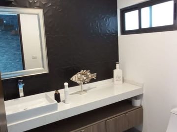 CASA DE AUTOR EN VENTA CUMBRES DEL LAGO JURIQUILLA ESPECTACULAR
