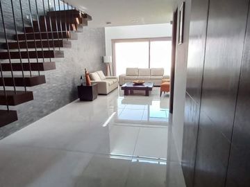 CASA DE AUTOR EN VENTA CUMBRES DEL LAGO JURIQUILLA ESPECTACULAR