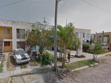 CASA DUPLEX EN CALLE DE LAS ROSAS, FRACC. JARDINES DEL SOL, BAHIA DE BANDERAS, ¡NO CRÉDITOS!