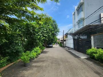 Rumah Luas 180 Hitung Tanah Taman Ratu dekat Tanjung Duren