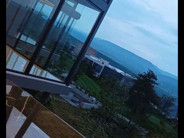 VENDO CASA EN EL BOSQUE COUNTRY CLUB COLINDA A CAMPO DE GOLF Y TIENE VISTA A LA CIUDAD