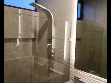 VENDO CASA EN EL BOSQUE COUNTRY CLUB COLINDA A CAMPO DE GOLF Y TIENE VISTA A LA CIUDAD