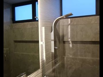 VENDO CASA EN EL BOSQUE COUNTRY CLUB COLINDA A CAMPO DE GOLF Y TIENE VISTA A LA CIUDAD
