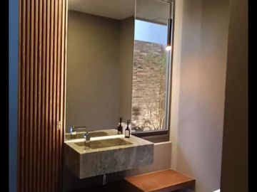 VENDO CASA EN EL BOSQUE COUNTRY CLUB COLINDA A CAMPO DE GOLF Y TIENE VISTA A LA CIUDAD