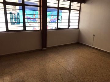 VENDE CASA, con amplios espacios, 5 recamaras, 2 baños, Santa María Tepepan, Xochimilco, CdMx.